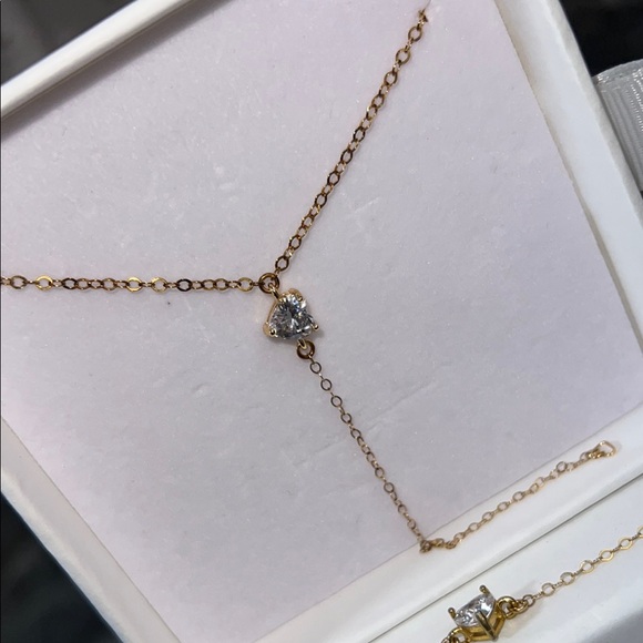 Elegant Gold Necklace with Crystal Pendant - Picture 3 of 3